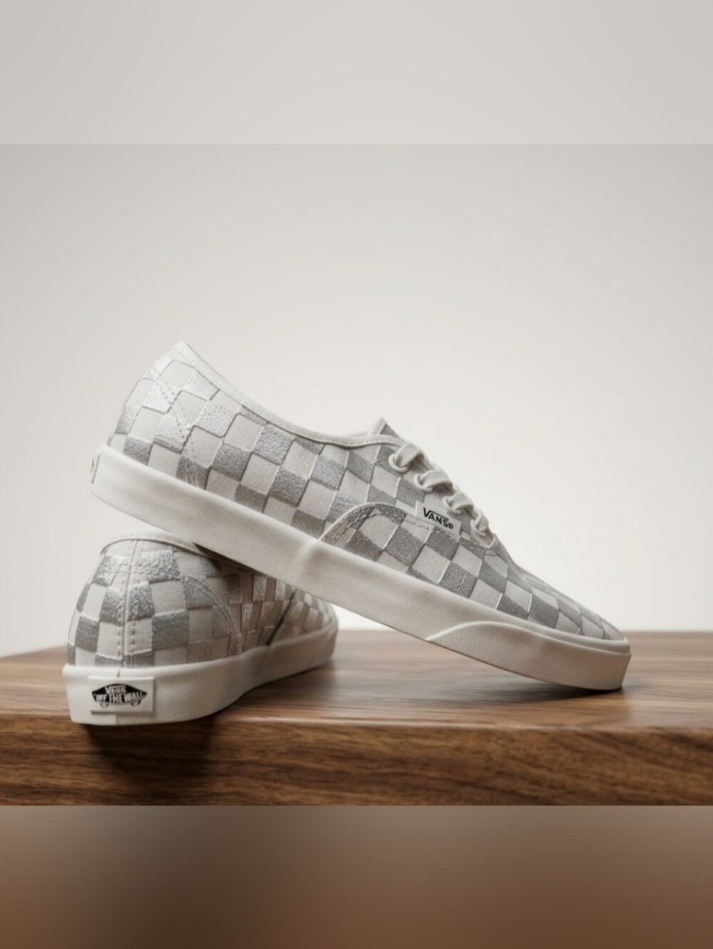 NEW! VANS EMBROIDERED LOWPRO SILVER GREY & WHITE CHECK TIE UP SNEAKERS